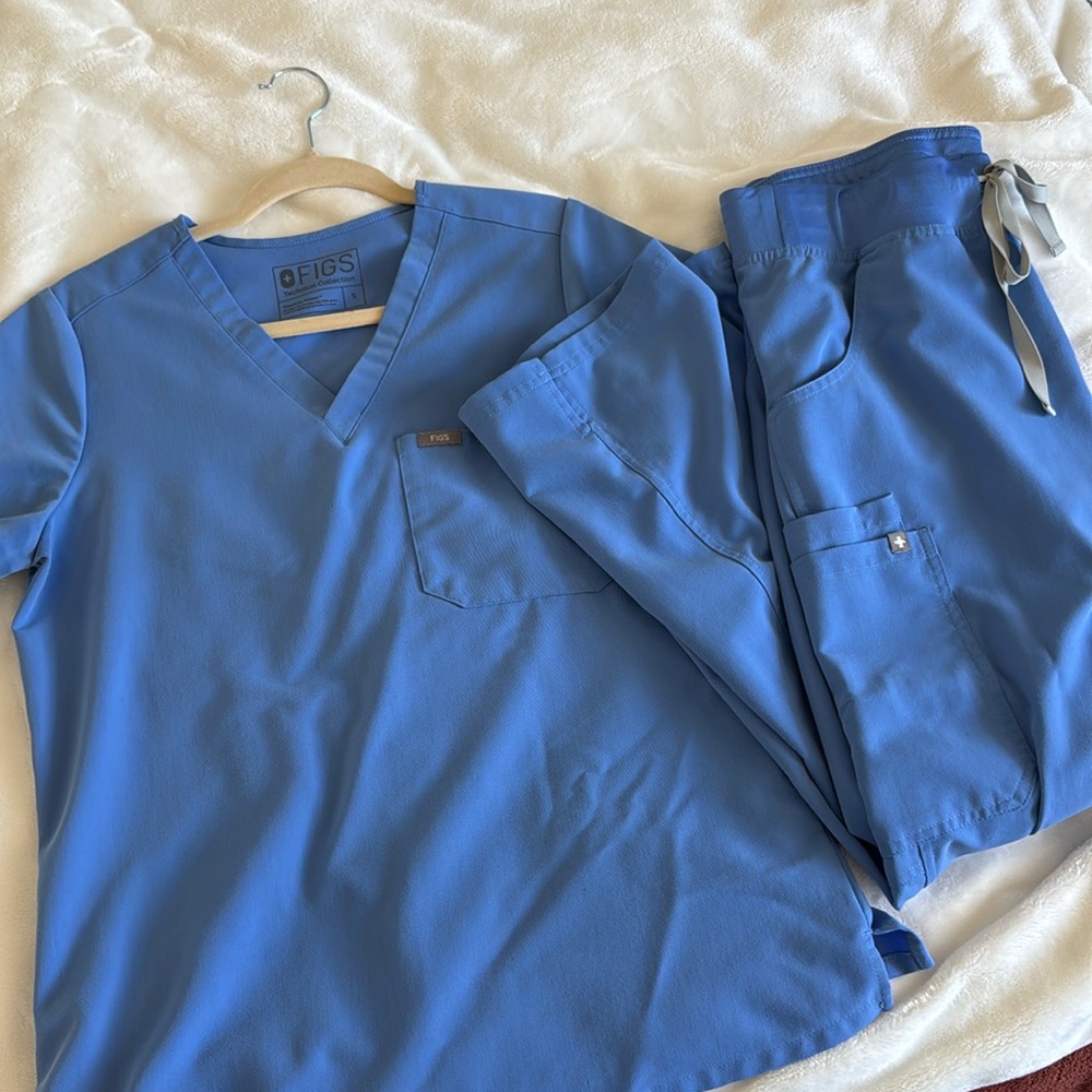 Ceil Blue Figs Scrub Set